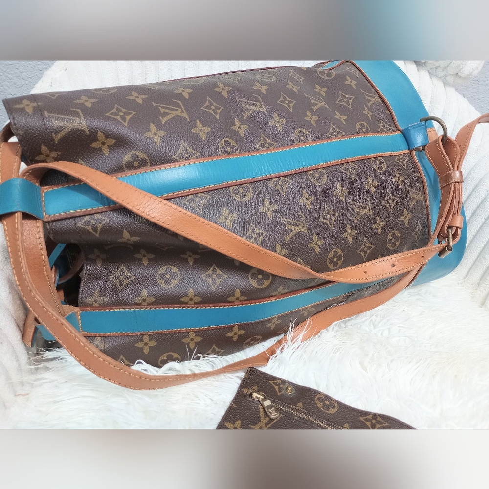 Louis Vuitton Bag - Picture 10 of 16